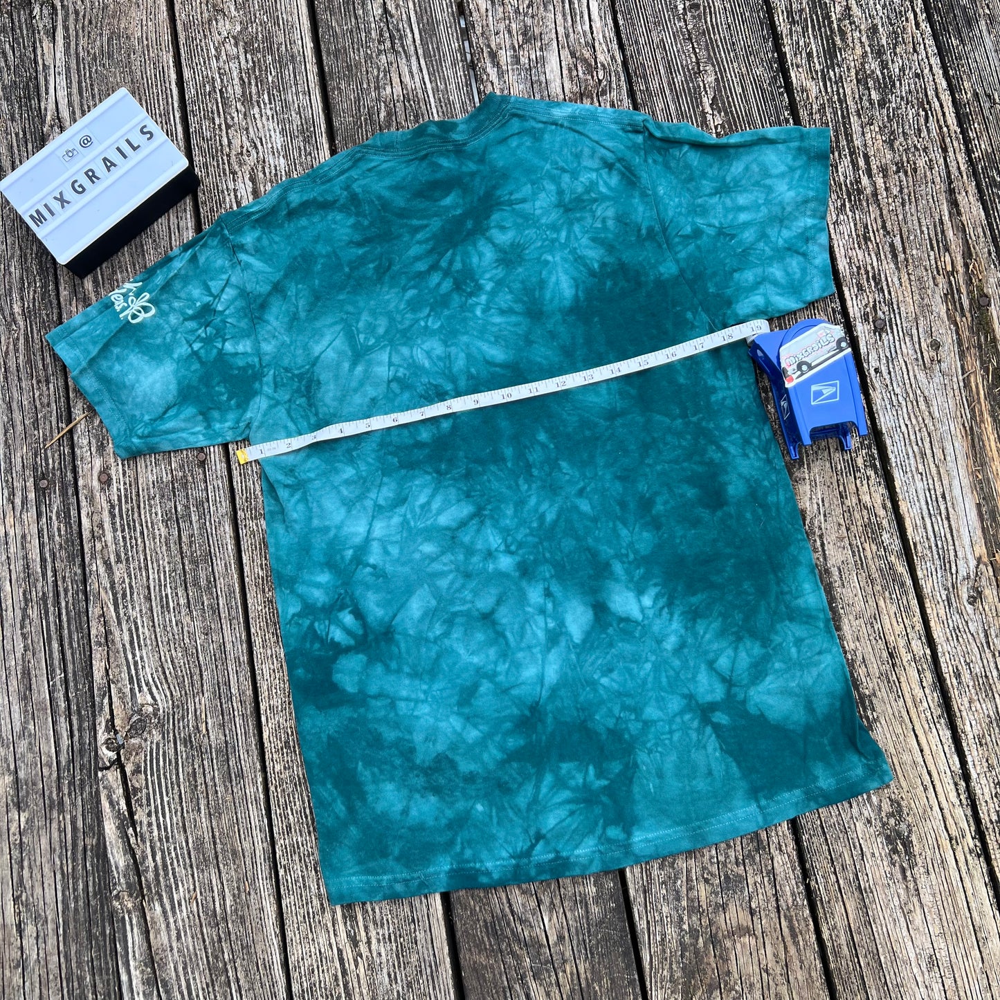 VTG The Mountain Mens Shirt Short Sleeve Tee medium