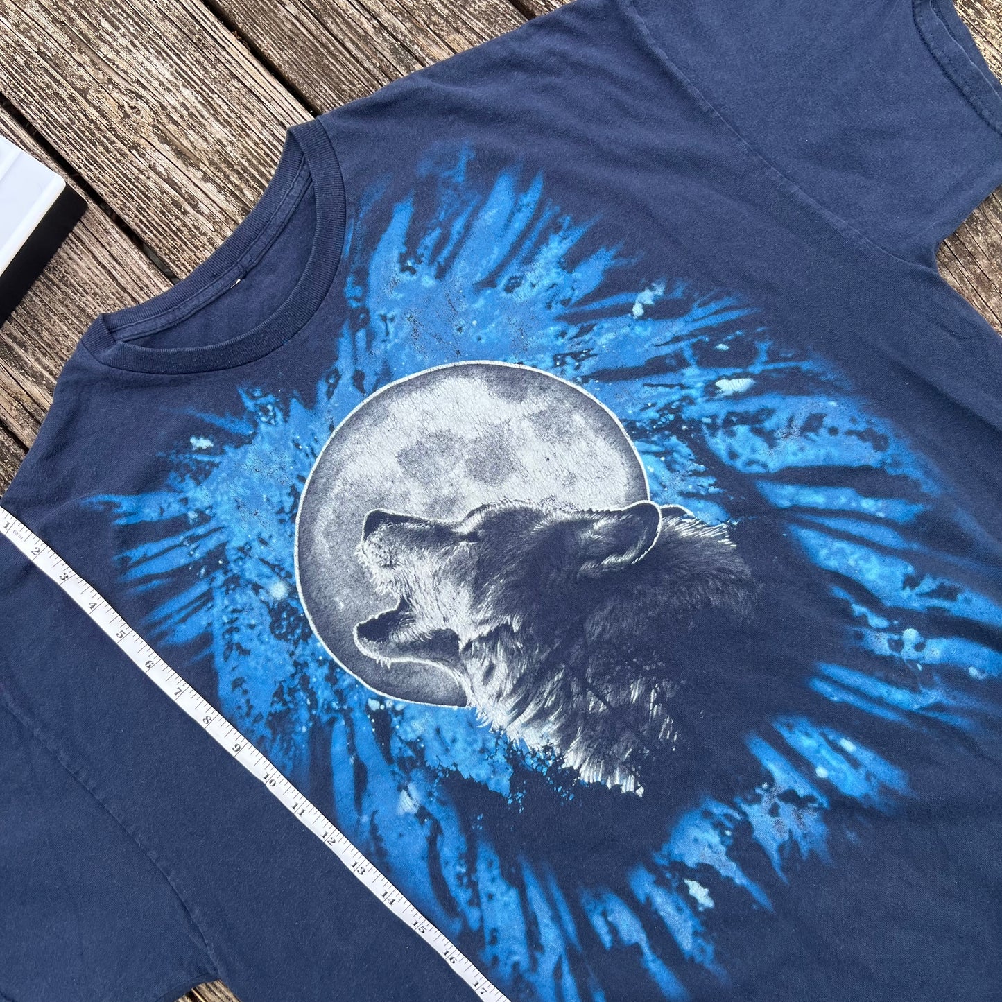 Wolf Howling at Full Moon Men's XL Graphic Tee Retro Retro 90's Y2K Blue