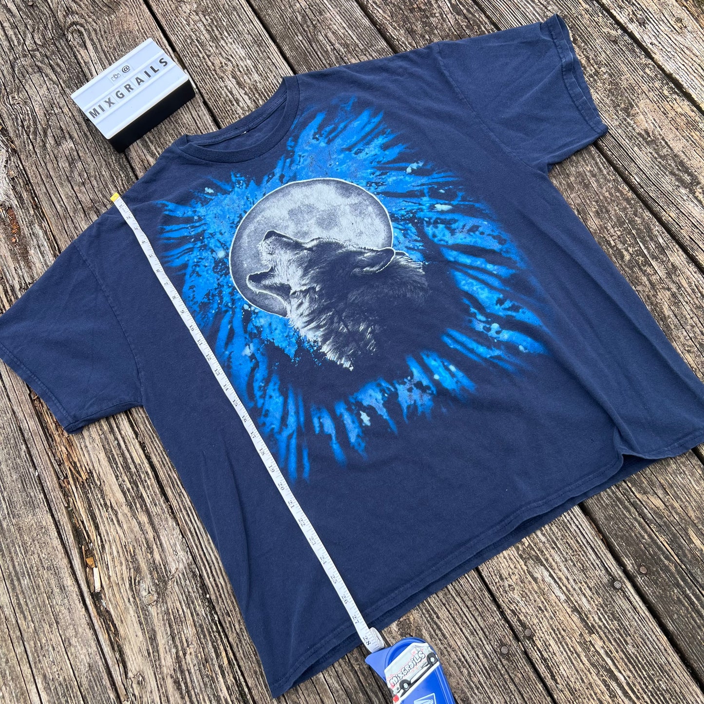 Wolf Howling at Full Moon Men's XL Graphic Tee Retro Retro 90's Y2K Blue