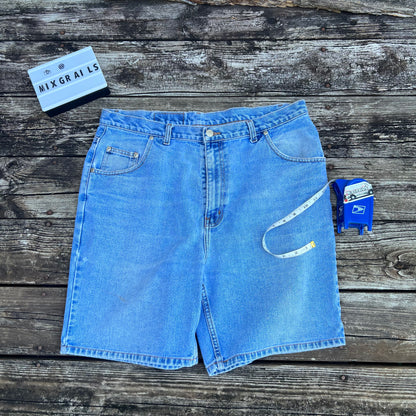 90s Mr.john’sbay blue denim shorts
Size 33